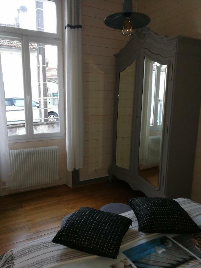 Comme Chez Vous Apartment Ruelle-sur-Touvre Bagian luar foto